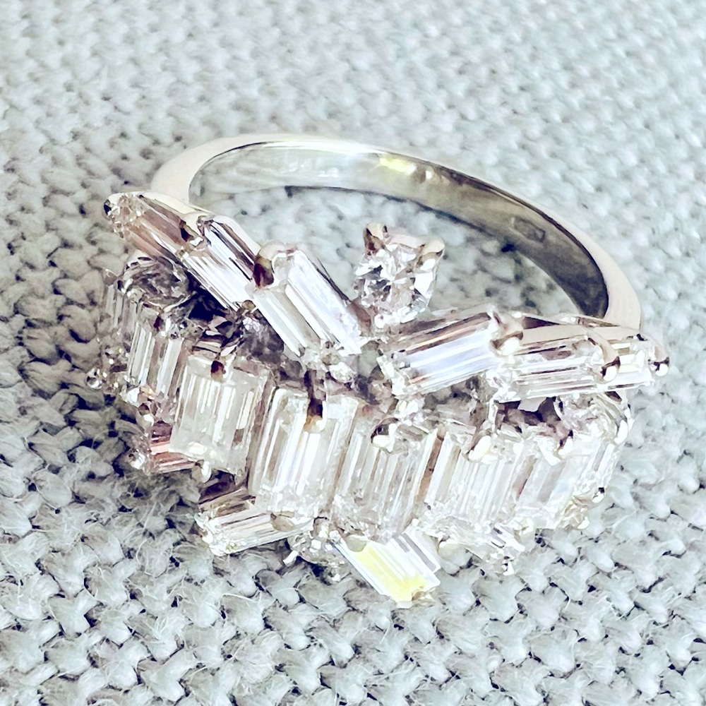 πHPπ18K White Gold Diamond Ring - Picture 6 of 11